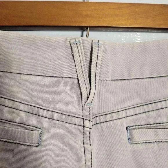 Levi's Tab Twills Size 8 Light Purple Lilac Classic Zipper Button Chino Shorts - Picture 7 of 10